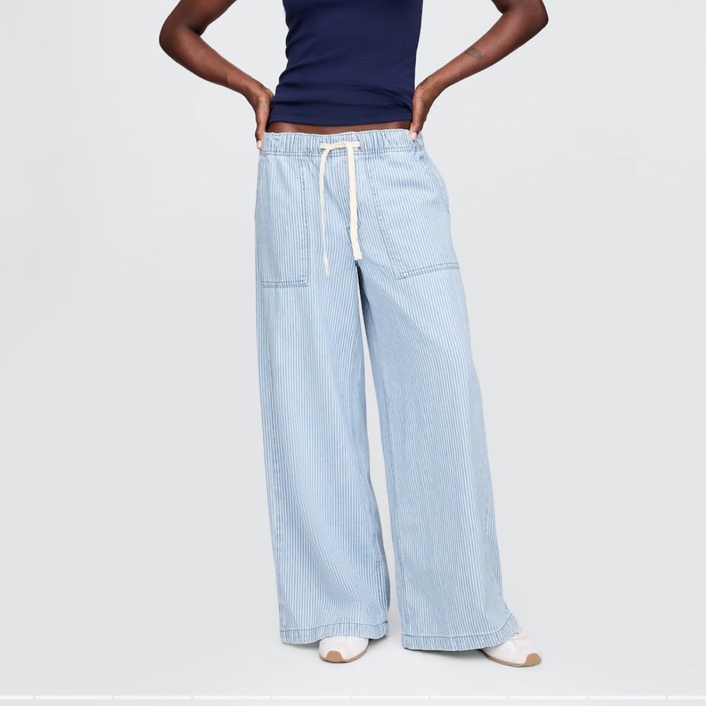 BNWT - Gap Blue Mid-Rise baggy jean